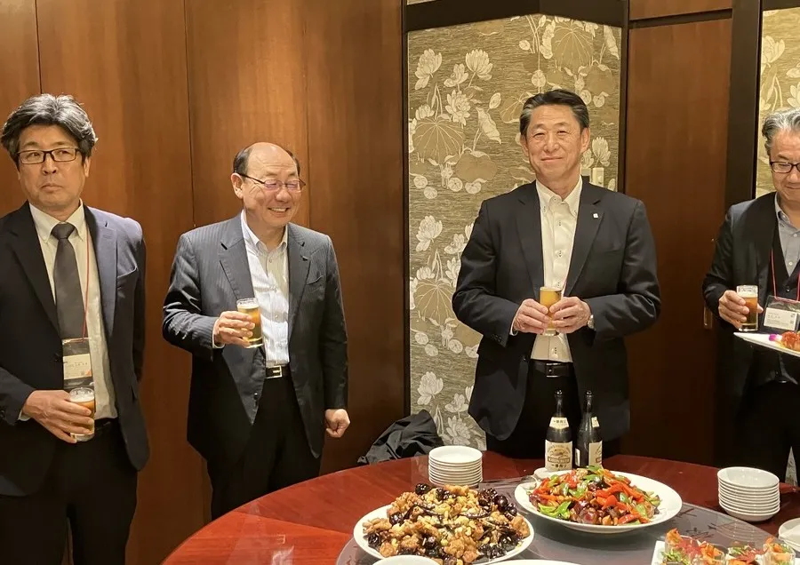 (株)アクティオHD社長 小沼直人様（左から2番目）